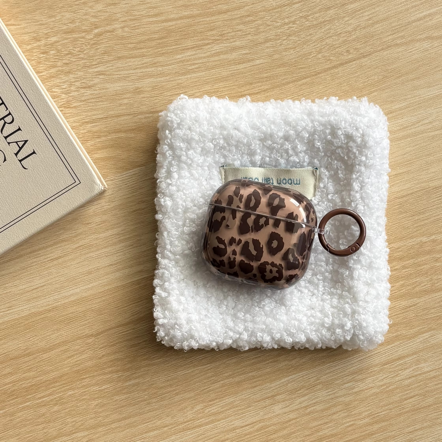 Fall Vintage Leopard Clear Brown AirPods Case Cover