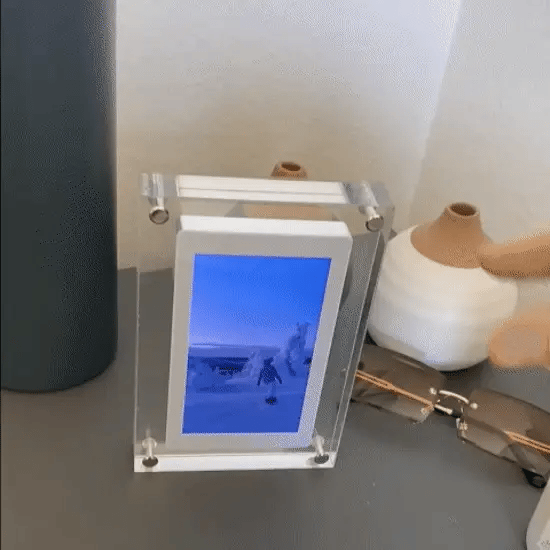 Clear HD Picture Digital Frame
