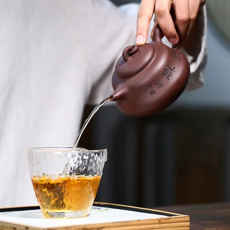 Classic Chinese Teapot With Strainer Infuser