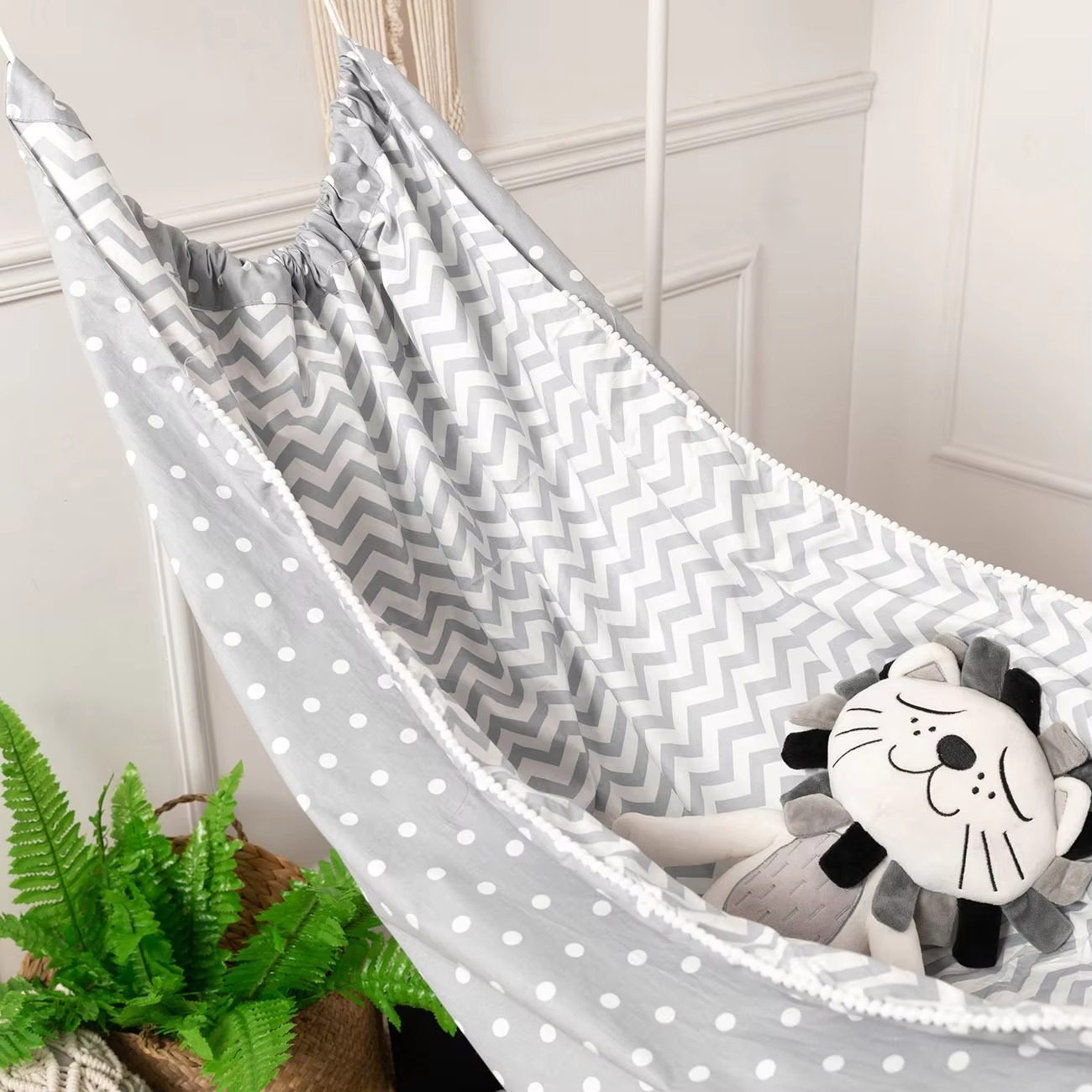 Comfy Hanging Chair for Kids Indoor Outdoor Use