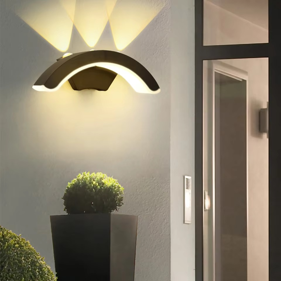 Stylish 10W IP65 Outdoor LED Wall Light for Patio