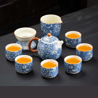 Delicate Chinese Tea Set with Teapot and Cups