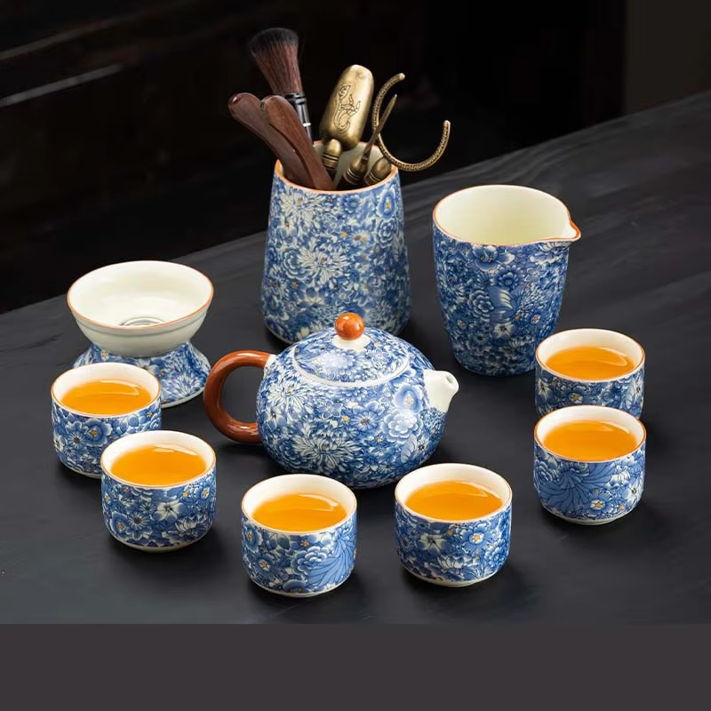 Delicate Chinese Tea Set with Teapot and Cups