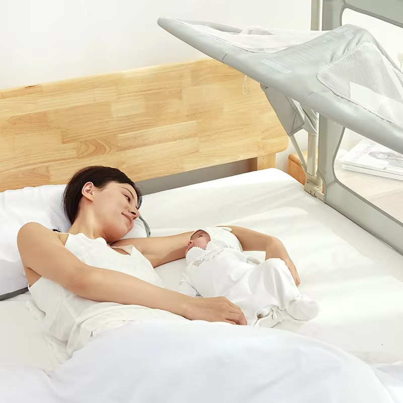 Compact Collapsible Baby Bed with Secure Sides and Airy Mesh