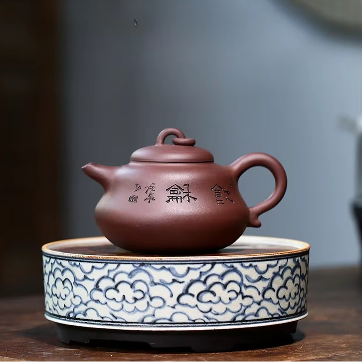 Classic Chinese Teapot With Strainer Infuser