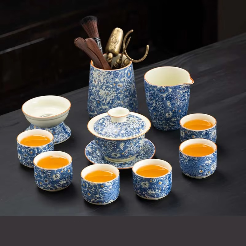 Delicate Chinese Tea Set with Teapot and Cups