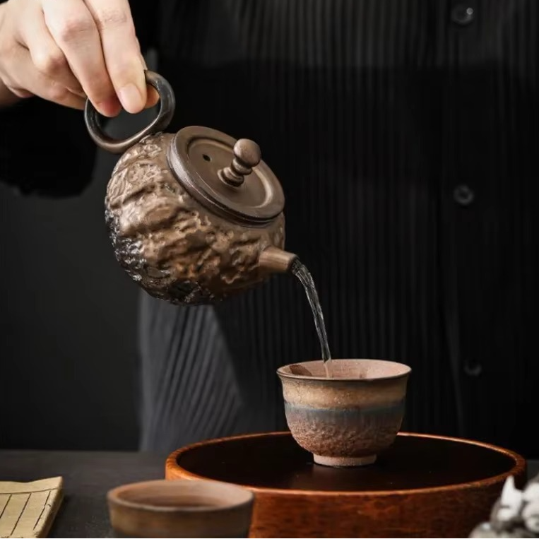 Classic Porcelain Tea Pot with Strainer for Herbal Tea