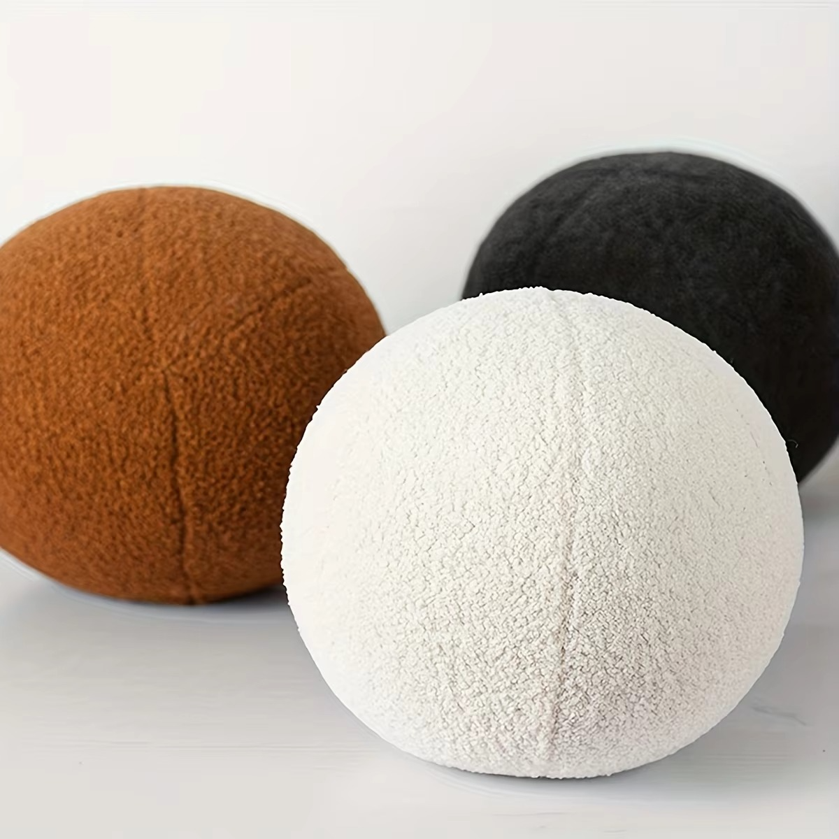 Plush Round Accent Pillow Soft Cotton Zipper Closure