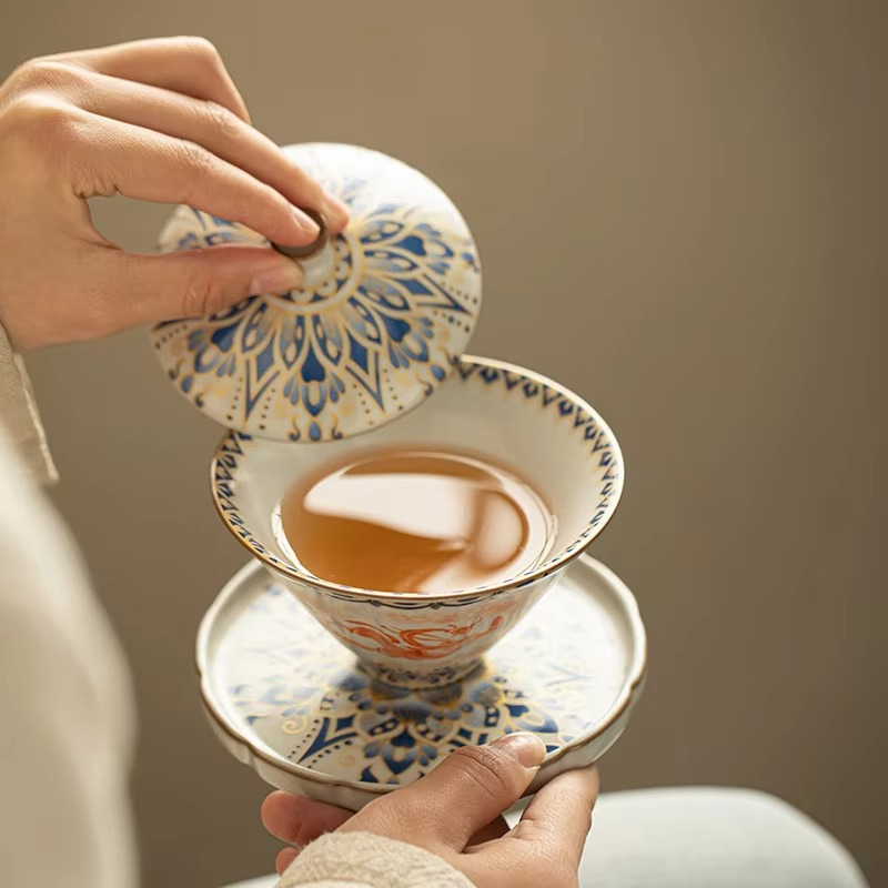Delicate Chinese Ceramic Tea Set with Lid