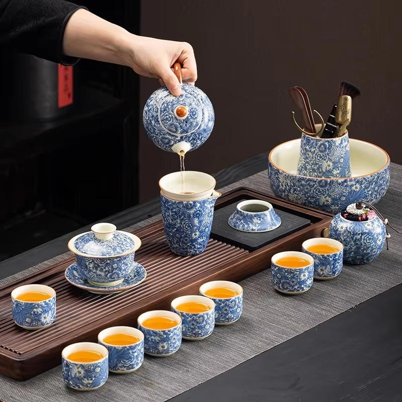 Delicate Chinese Tea Set with Teapot and Cups