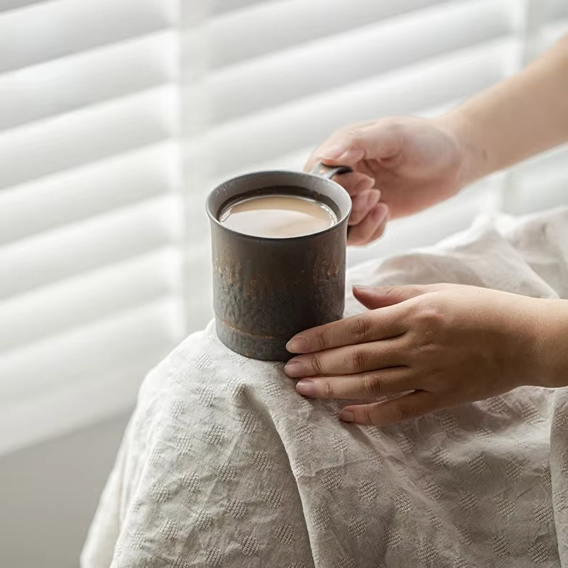 Retro Style Coffee Mug with Earthy Brown Glaze