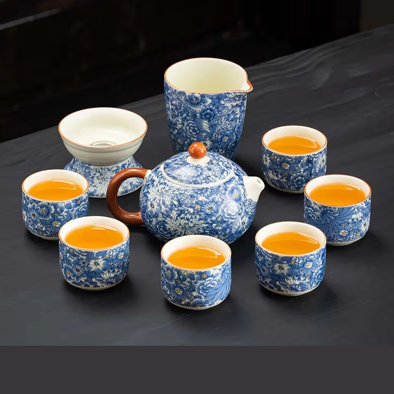 Delicate Chinese Tea Set with Teapot and Cups