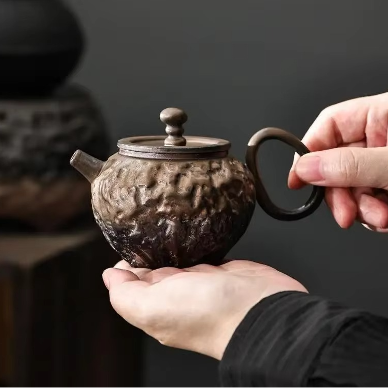 Classic Porcelain Tea Pot with Strainer for Herbal Tea