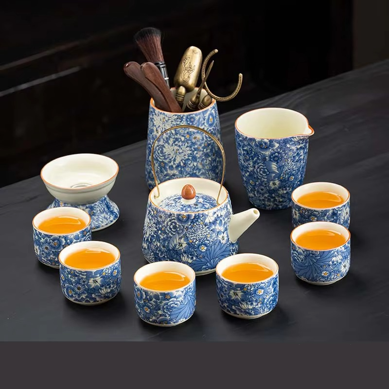 Delicate Chinese Tea Set with Teapot and Cups