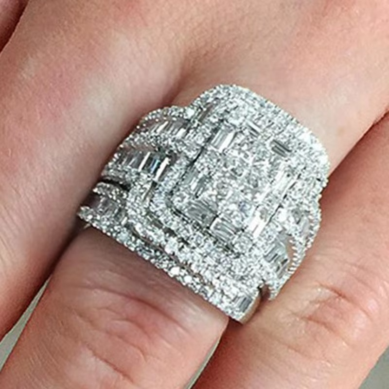 Luxurious White Crystal Wedding Ring Set for Women