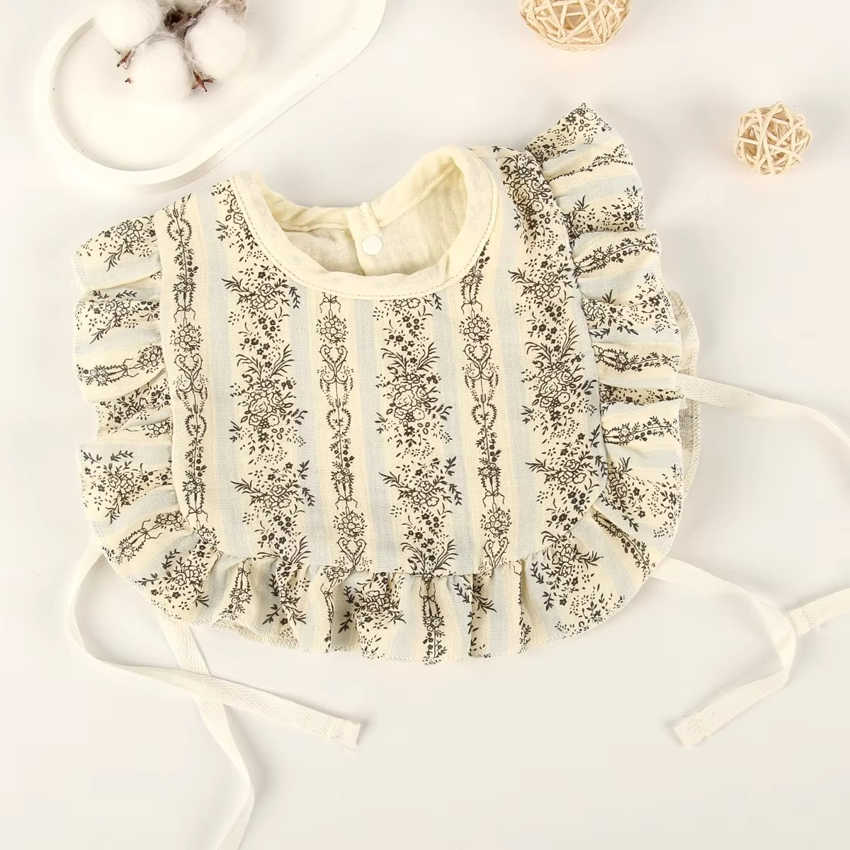 Cute Breathable 4 Layer Gauze Baby Bib with Ruffles