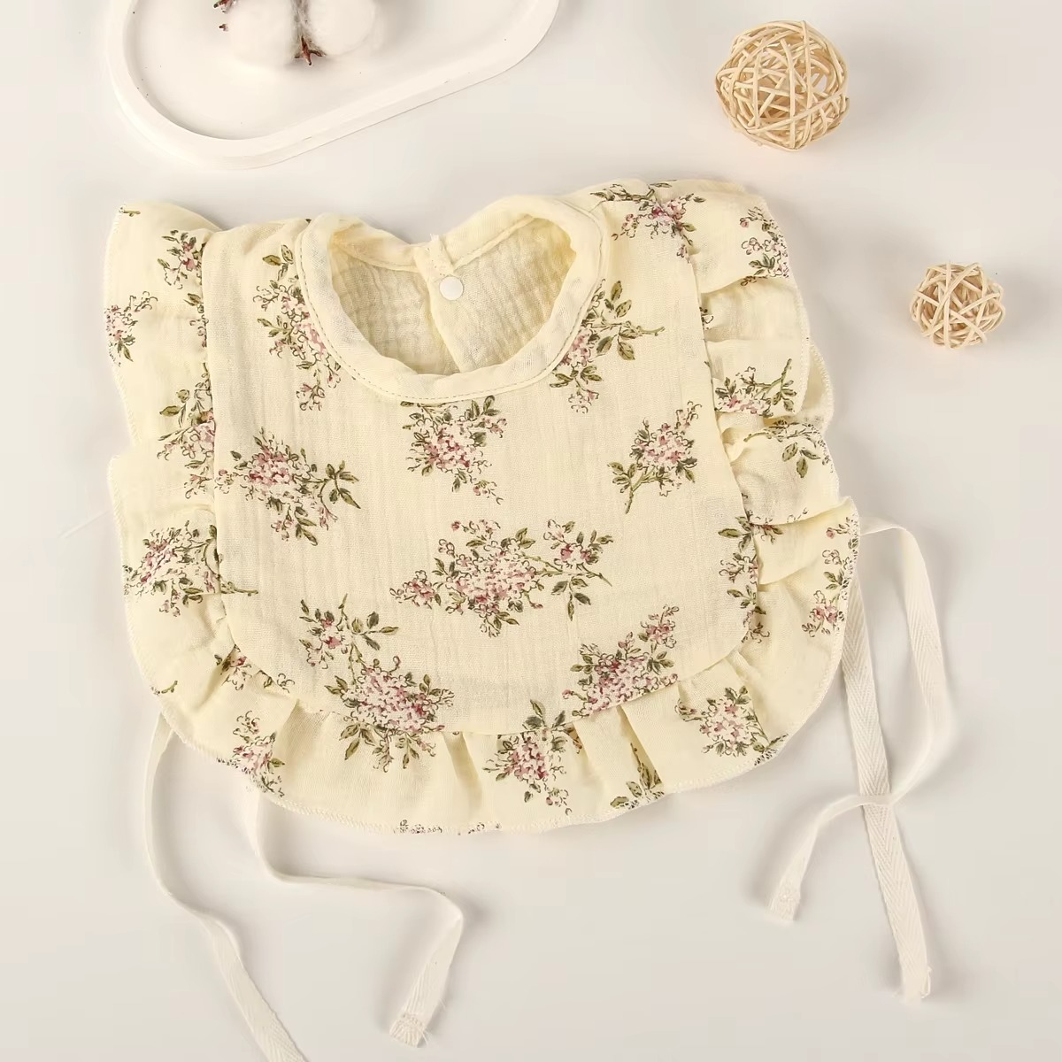 Cute Breathable 4 Layer Gauze Baby Bib with Ruffles