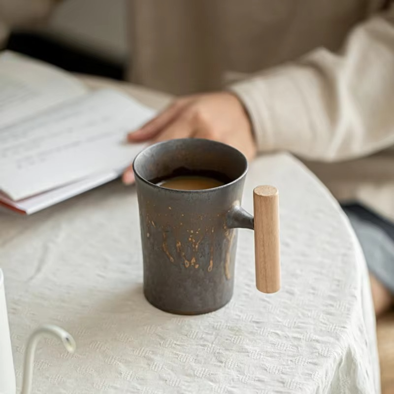 Retro Style Coffee Mug with Earthy Brown Glaze