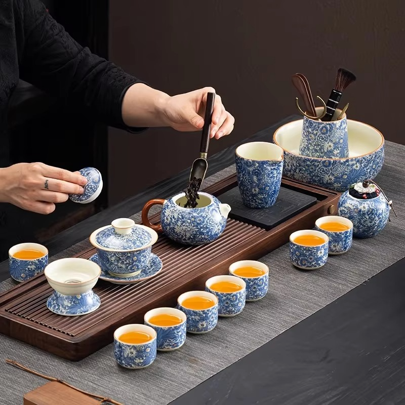 Delicate Chinese Tea Set with Teapot and Cups