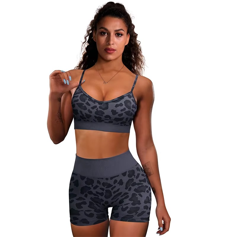 Women's Fitness Yoga Outfit with Sports Bra and Leggings