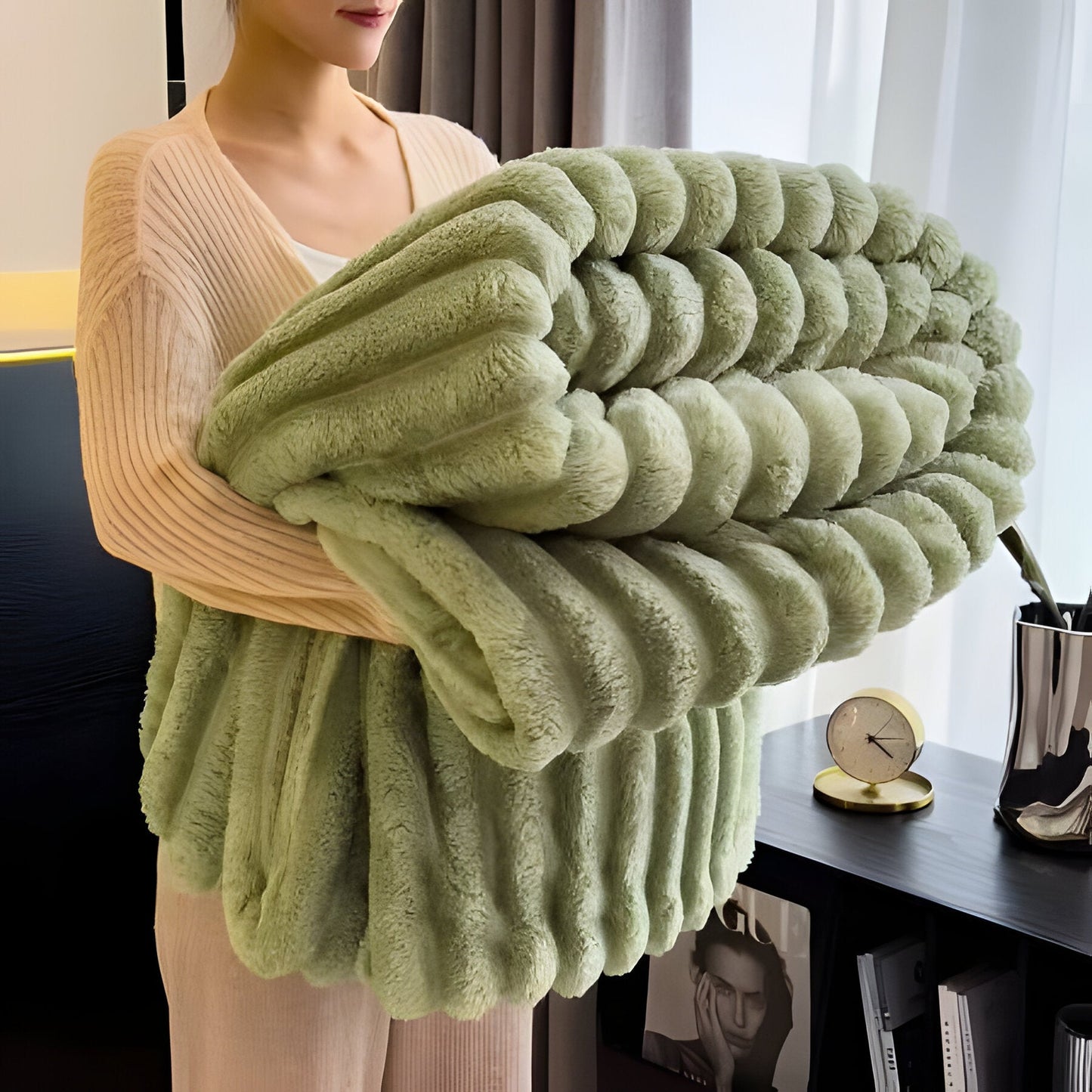 Cozy Faux Fur Soft Throw Blanket