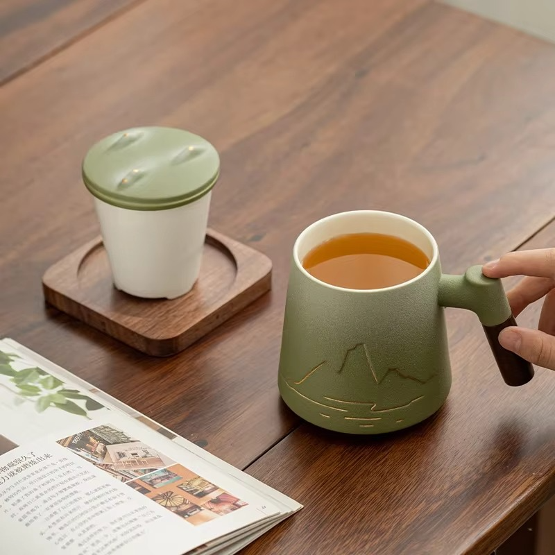 Big Ceramic Tea Mug with Strainer and Lid