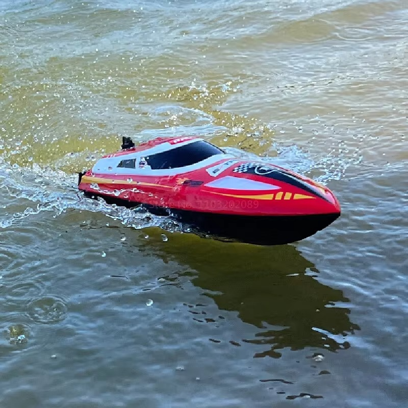 Fast RC Electric Speedboat Waterproof Remote Control Toy