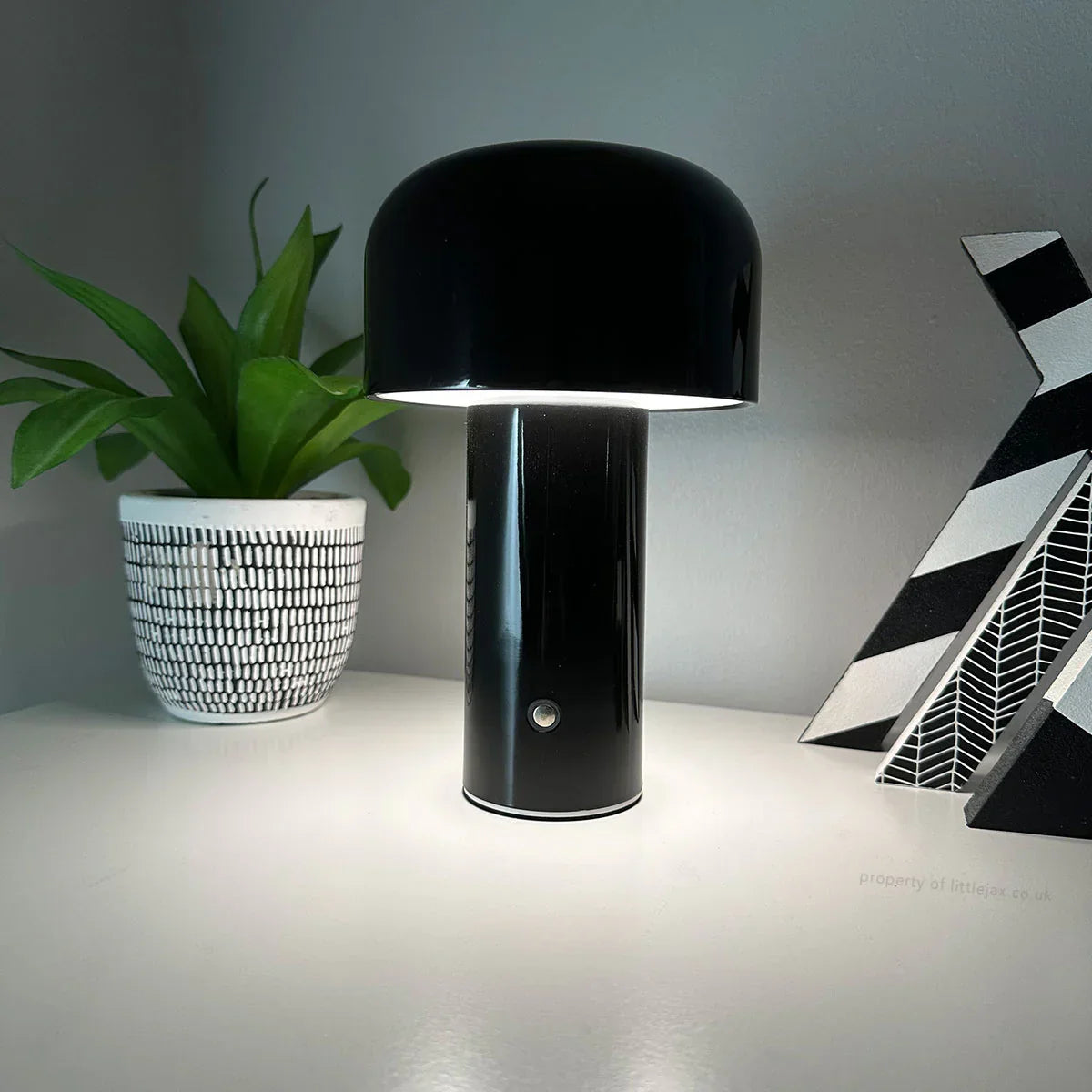 Elegant Wireless Mushroom Table Lamp - Hehif