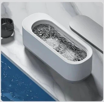 Compact Sonic Cleaning Device